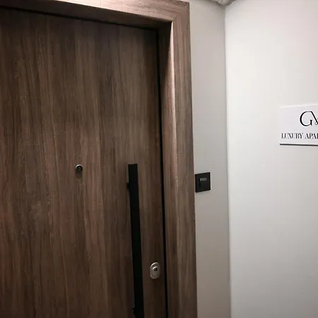 Gmluxuryapartments ラリサ